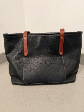 Go Forth Goods Avery Medium Deluxe Tote, Black with Saddle Straps